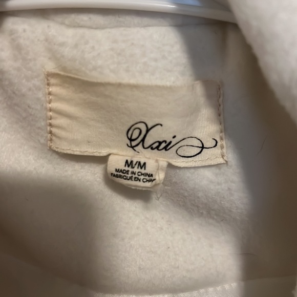 White pea coat size medium gently used, perfect condition. - Picture 2 of 5